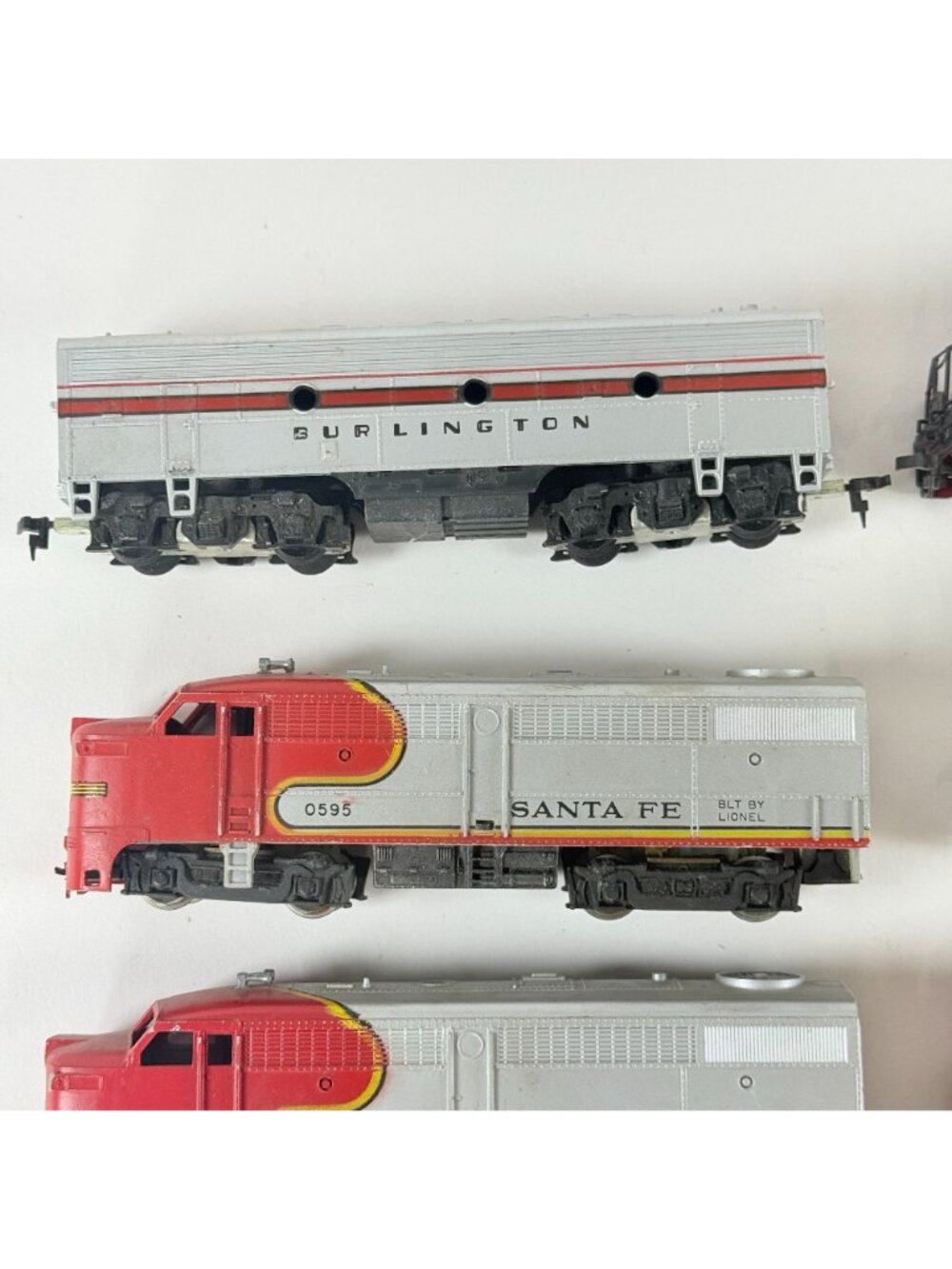 HO Locomotives Lot of 8 Santa Fe Burlington Rock Island & Others Parts As Is - Picture 2 of 10